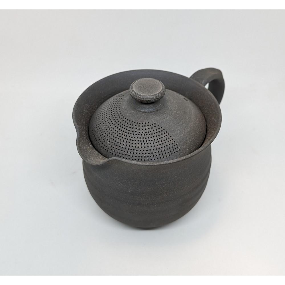 【ふるさと納税】マイティーポット S 【カラー選択可：焼き締めブラック or 焼き締めブラウン】 | 甲賀市 陶器 焼き物 手仕事 黒釉 茶器 陶芸作家 人気 おすすめ ポット 湯沸かし器 キッチン雑貨 インテリア ギフト お取り寄せ 通販 送料無料 ふるさと納税