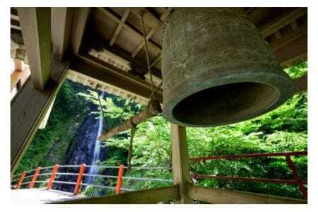 囲炉裏付き古民家「月夜見山荘」に泊まり、登山ガイドと霊峰・七面山に登ろう！（宿泊体験チケット2名様分）