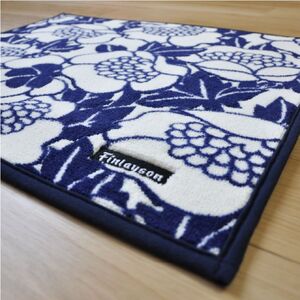 P112(アンヌッカ／ネイビー) Finlayson ４柄から選べるキッチンマット 50×240cm（アンヌッカ／ネイビー）