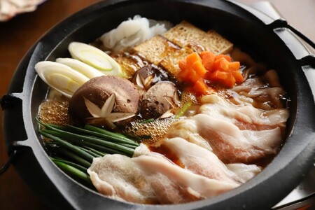 ＜井上誠耕園＞オリーブ緑果豚３種しゃぶしゃぶ・すき焼き用６００g（３人前）
