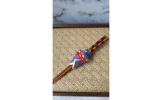 012-18-1コデマリ箸カバー １個 / 秦野 神奈川 敬老の日 結婚式 お祝 贈答品 海外 お土産 会食 自宅 特別 なおもてなし 箸カバ― 華やか 彩り カトラリー