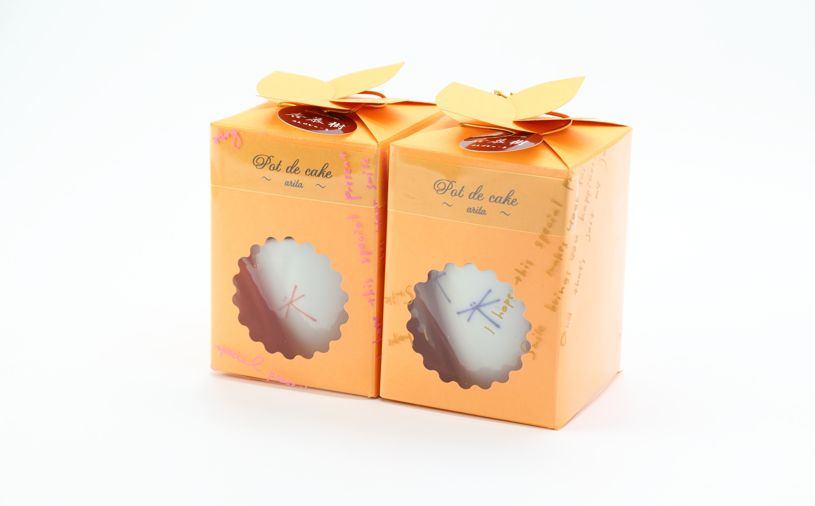 気体遮断袋で包み、専用の箱に入れてお届けします。