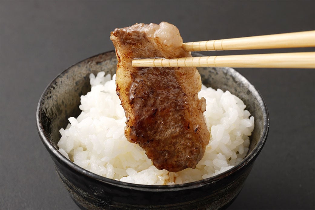 くまもと黒毛和牛 プレミアム和王 焼肉用（バラもしくは肩ロース） 計約600g（約300g×2）
