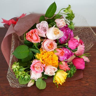 ふるさと納税 中野市 長野県中野市「バラのまち」の花束 (バラの花:25〜30本 ラッピングあり) |  | 01
