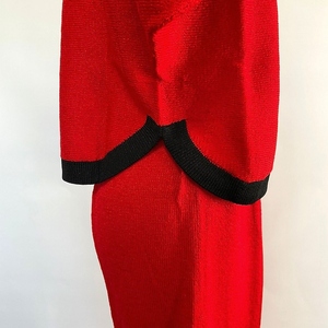 27 red black tops
