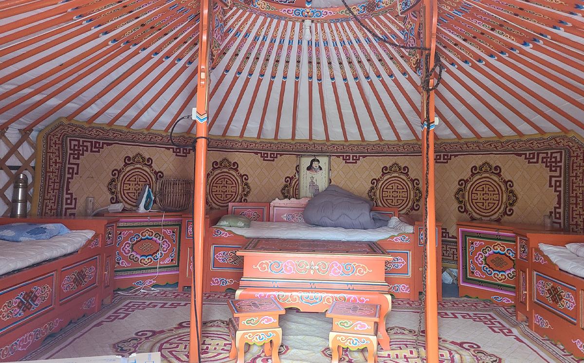 内装もこだわった本格的なゲルでは宿泊も可