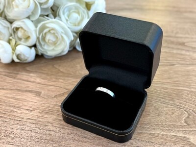 植物の生命力を感じるシンプルなプラチナメンズリング　FRU043M