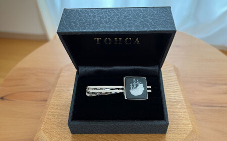 ＜タイピン＞ スクエア 帆船 / ネクタイ ピン スーツ 小物 ギフト 贈り物 / 瀬戸市 / 陶華[BBCD025]