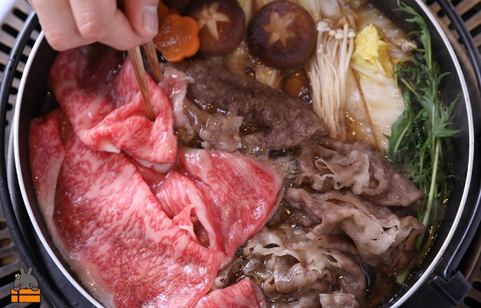 《年末にお届け！》毎回約700頭から厳選された 鹿児島黒毛和牛 モモすき焼き 1000g ( 12月配送 年末 年始 お正月 厳選 プレミアム 高品質 鹿児島黒毛和牛 黒毛和牛 牛肉 スライス すき焼