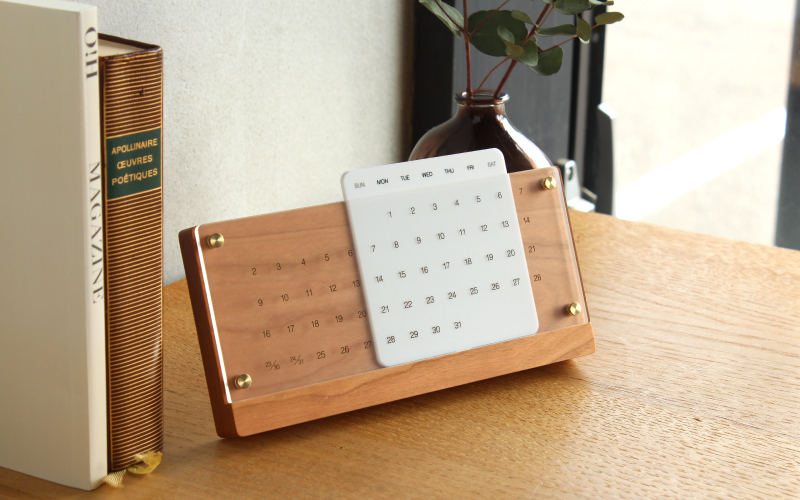 【Hacoa】木の経年変化を楽しむ卓上万年カレンダー チェリー 「Desk Calendar Eternal」