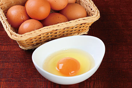 ミネラルを豊富に含んだ越前赤玉子50個（45個＋卵割れ補償5個）