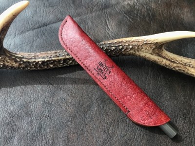 鹿革の一本差しペンケース【赤】（ブランドロゴ入り）【R00509】