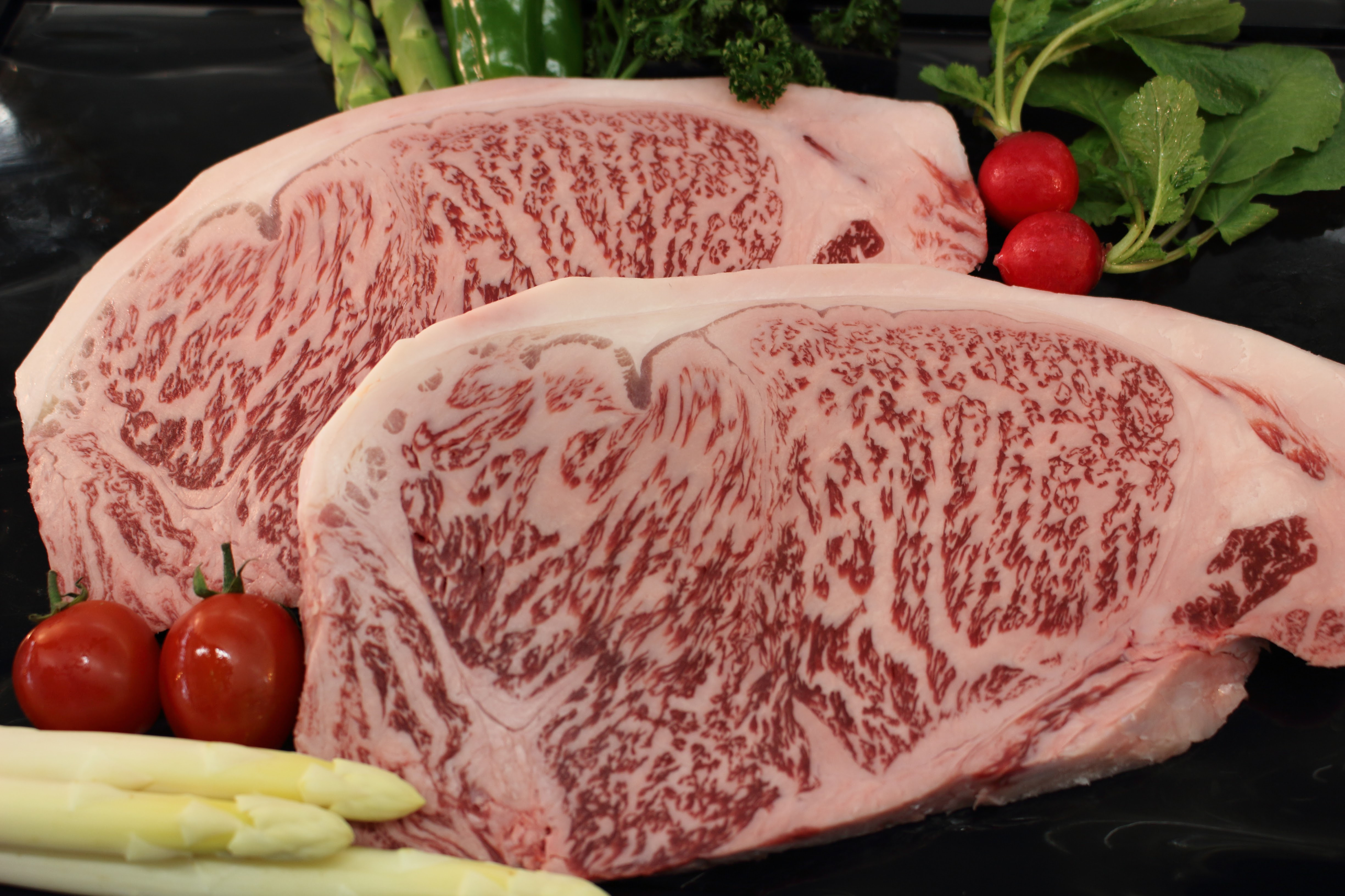 
            【A5A4等級】博多和牛サーロインステーキ用500g(2枚入) 肉の筑前屋 川崎町
          