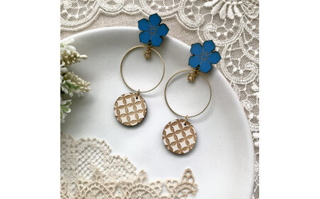 水色桔梗と七宝柄のお守り耳飾り(ピアス) FCG064