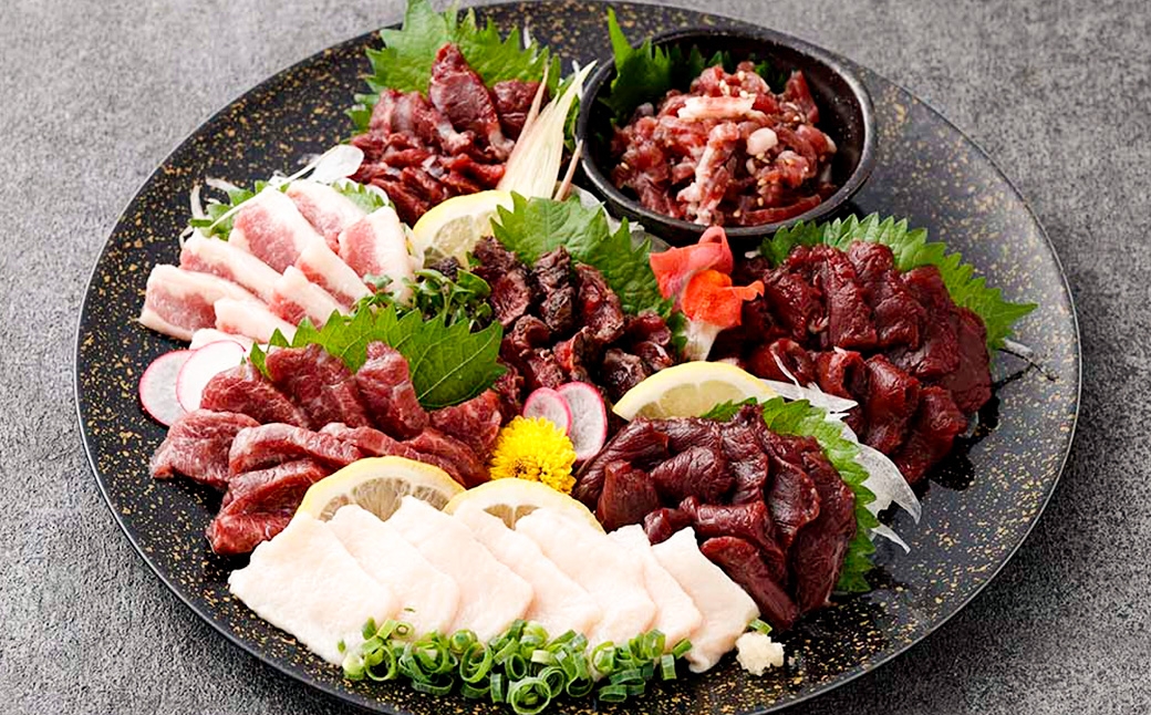
                  ＜ R8年熊本地震復興支援 ＞贅沢馬刺し 6種 約400g セット （ 専用醤油付 ） 馬刺し 馬刺 お肉 肉 ニク にく 馬肉 馬 高タンパク 低カロリー ヘルシー 晩酌 つまみ 真空冷凍 冷凍 赤身 霜降 フタエゴ 専用醤油 食べ比べ
                