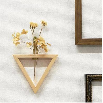 ふるさと納税 交野市 これ一つで壁掛け、置き型、上下斜めが全部楽しめる三角形の一輪挿し(メープル材)