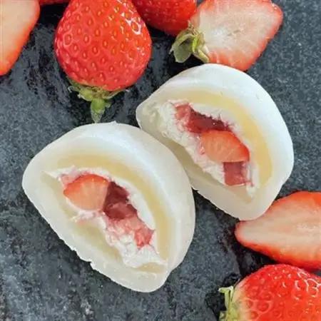 【4個|白あん＆ホイップ入り】いちご大福(いちごソース)　フルーツ専門店の人気商品_菓子・スイーツ 大福  だいふく ダイフク_【配送不可地域：離島】【1597940】