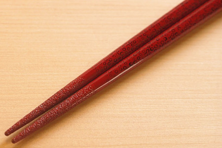 津軽塗 すべらない箸 菜の華めじゃ [七々子塗 赤（黒種） / 中箸]