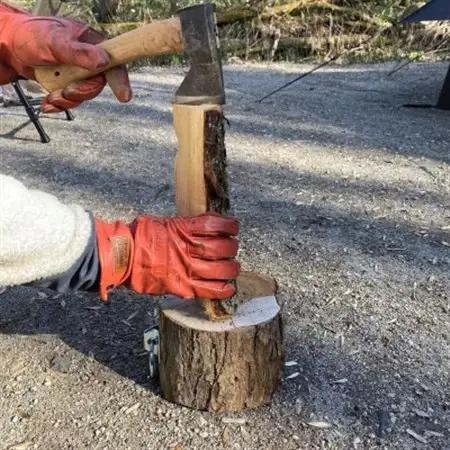 薪割り台セット 5kg 北海道産 広葉樹 キャンプ_北海道産 道東産 広葉樹 木の皮 焚き付け 用 薪 焚き火 初心者 ソロキャンプ キャンプ 10000円 北海道 釧路町 釧路超 特産品 _【141