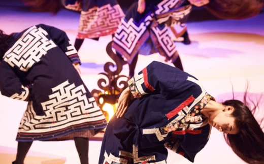 アイヌ古式舞踊 大人 （ 中学生以上 ） 2名様 入場券 入場チケット 鑑賞 券 チケット アイヌ文化 アイヌ エンタメ エンターテイメント 観光 阿寒湖温泉 阿寒湖 温泉 体験 旅行