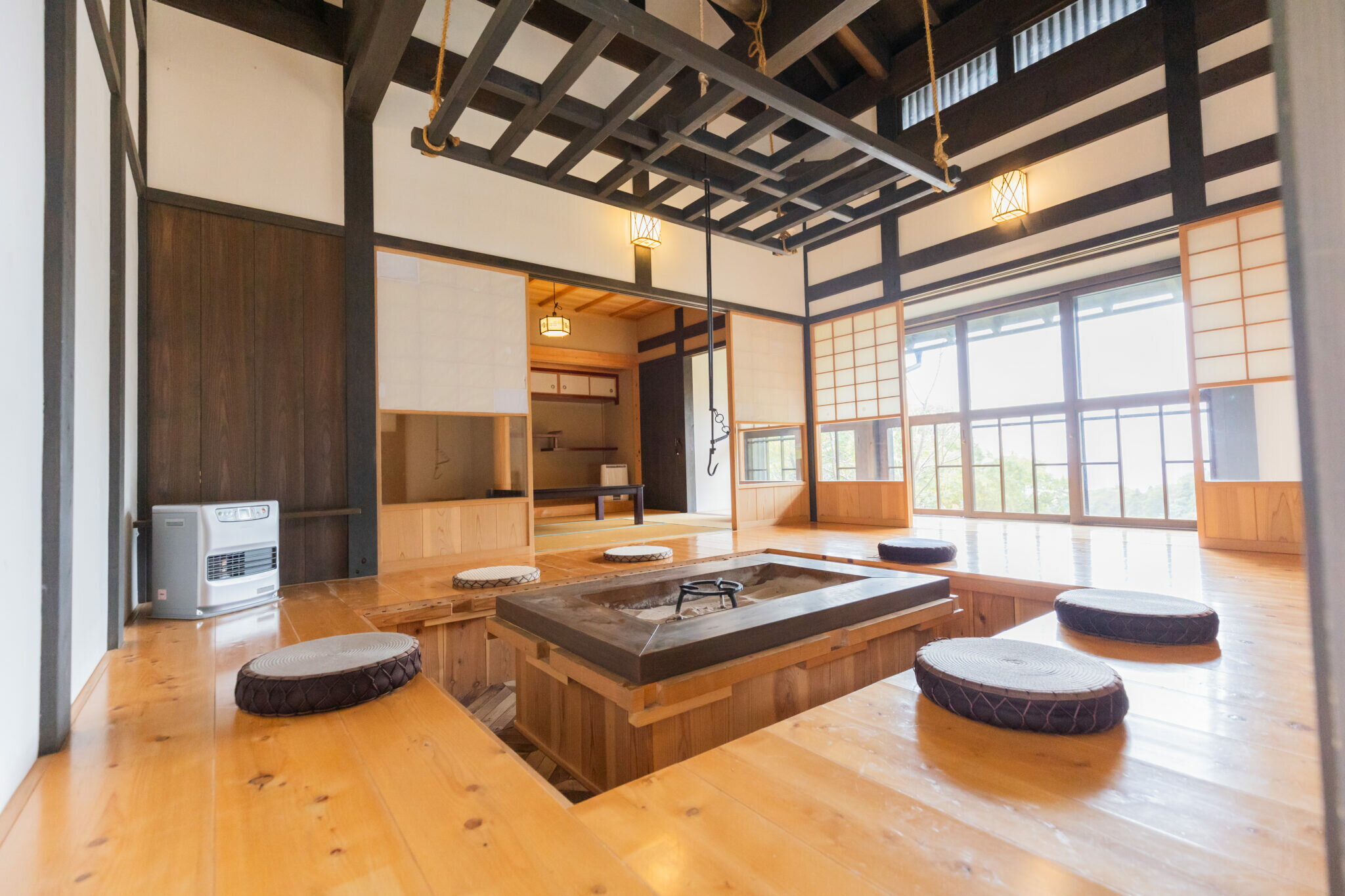 【ふるさと納税】表丹沢野外活動センターいろり棟宿泊利用券3,000～30,000円分｜宿泊補助券 自然とのふれあい ふるさと 野外活動 古民家 囲炉裏 里山 神奈川 秦野 丹沢 キャンプ 関東 自炊 焚火 和室