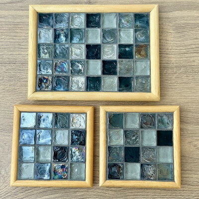 【ふるさと納税】ガラスタイルコースター2枚・トレイ大1枚セット(ブラック・アーチフレーム)【1722459】