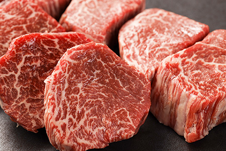 飛騨牛ヒレひとくちステーキ（300g）最高級 国産 牛肉 ブランド牛 和牛 サイコロステーキ 【22-23】【冷凍】