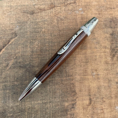 
                  木製ボールペン(ウェンジ材・縞杢)パトリオット・ゴールド金具(大牟田市)【1273388】
                