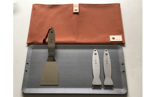 一六鉄器『ロクミリ鉄板 200×400』フルセット（ハンドル・ヘラ・収納袋付き）_イメージ2