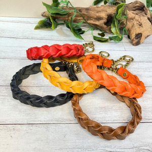 イタリア本革の編み込み ハーフチョーク 本革 イタリア 編み込み 赤色