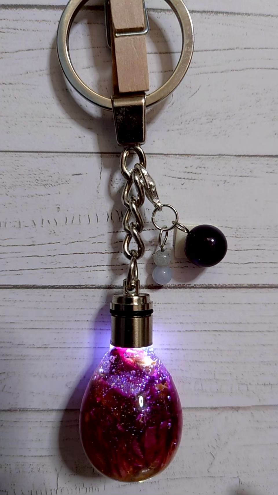 フラワーキーホルダー /レジン製キーホルダー 天然石 ハンドメイド アクセサリー