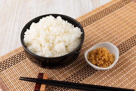 万能おかず生姜 8袋セット（130g×8P） 約1kg 宮崎県産 国産 醤油漬 食べる 刻み きざみ 生姜 ショウガ 調味 薬味 かけるだけ ご飯のお供 ふりかけ 料理 アレンジ 生姜焼き セット パ