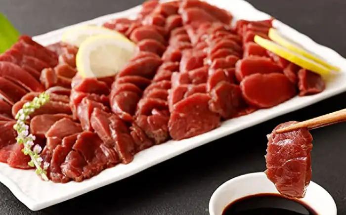 【全3回定期便】 熊本　馬刺し　赤身 計300g(約50g×6個)  馬刺し[AYAN044]