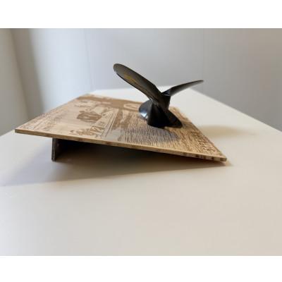 ふるさと納税 湖西市 【ボートレース浜名湖】特別展示台付き「静岡支部選手(川井萌)サイン入りプロペラ」 |  | 01