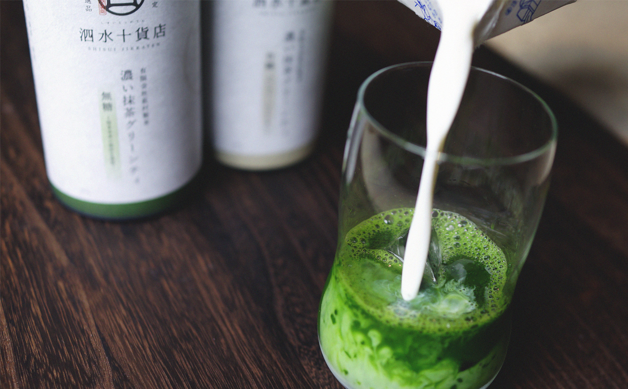 四日市認定地場特産品【泗水十貨店（しすいじっかてん）】濃い抹茶グリーンティ 無糖・有糖各１本　手提げ袋付き