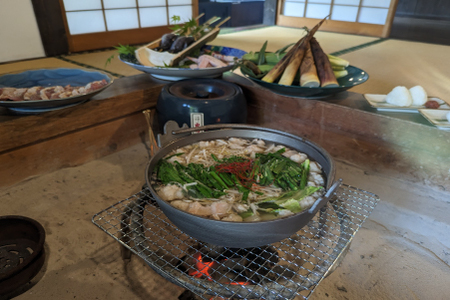 里山リゾートかるかやご宿泊券（囲炉裏プラン1泊2食2名様）