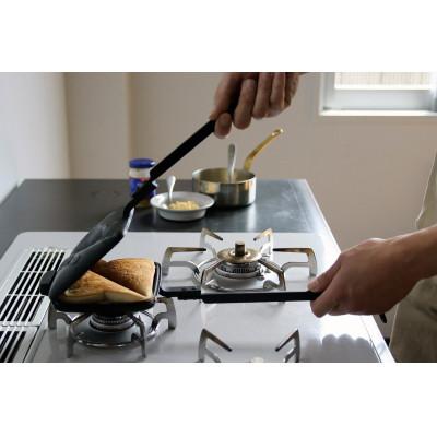 ふるさと納税 奥州市 南部鉄器 天火ホットサンドメーカー 【OIGEN作】 伝統工芸品 アウトドア [Z0020] |  | 03
