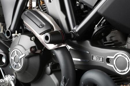 【AELLA】DUCATI スクランブラー｜フレームスライダー (DUCATI Scrambler/M797) AE-68114 ［ 京都 バイク カスタム パーツ 人気 おすすめ ツーリング ライダ
