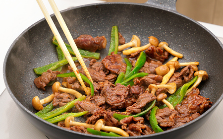 十勝ハーブ牛 たまり醤油 タレ漬け スライス 計400g（200g×2P） 小分け 個包装 国産 北海道 牛 肉 牛肉 赤身 味付き フライパンで焼くだけ 時短 弁当 おかず お惣菜 冷凍