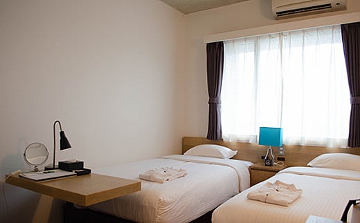 ホテルエメラルドアイル石垣島宿泊券　ツインベット２名様（無料朝食付）EI-003