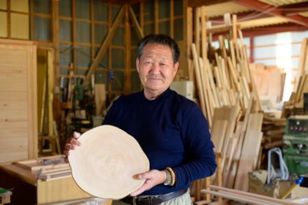 ヒノキ職人がつくる丸椅子（尾鷲ヒノキ製）【DD06】