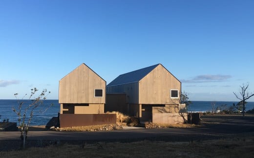 
            三角屋根が２棟並ぶ海辺の小屋「noi」宿泊プラン【 宿泊 宿泊プラン 海辺 コテージ 絶景 島根県 益田市】
          