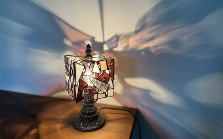 Nijiiro Lamp のステンドグラスのテーブルランプ カケラ スクエア パープル【1425966】