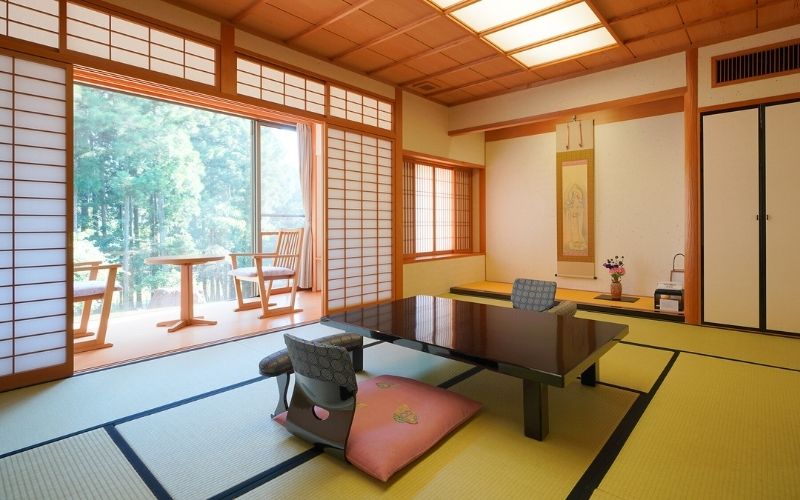 【平日限定】和風館「雅楽司」　1泊2食付きペア宿泊券【ayma0003】