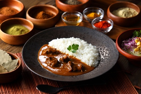 和牛丼 和牛スパイスカレー レトルト 2種4食セット 千屋牛使用 電子レンジにも対応（着色料・香料不使用） [AK-140]
