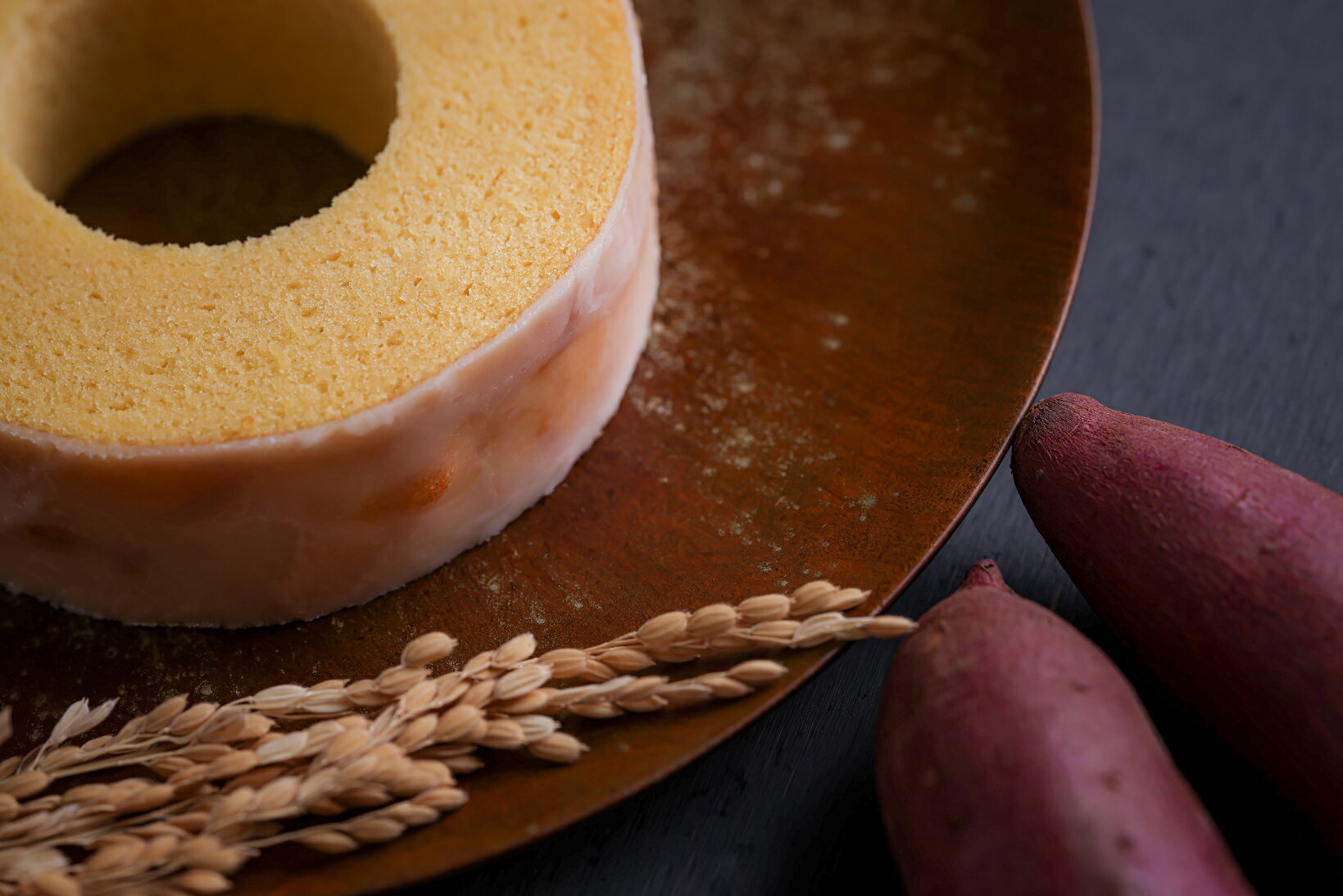 【ふるさと納税】039-002【プレゼント好適品】「結びの木」米粉バウムクーヘン2種（プレーン・さつまいも）セット