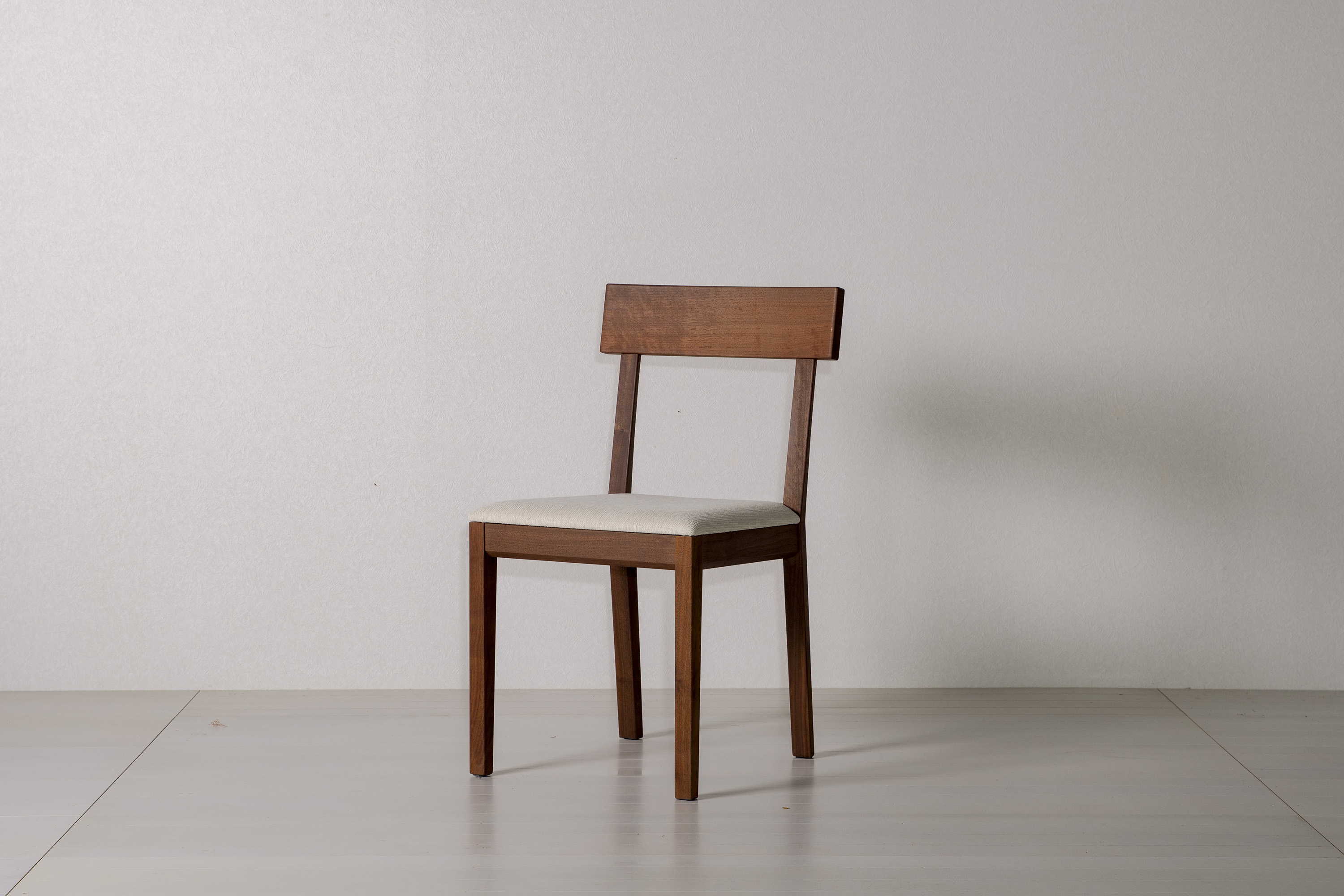SORIDOME chair　樹種：タモ　カラー：白