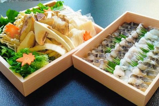 [先行予約]期間限定 国産松茸入り鱧しゃぶセット 4～5人前（特製スープ・野菜付）＜丹波四季菜料理 宮本屋＞ ｜ ハモ はも 松茸 国産 ※配送不可地域あり ※2025年10月中に順次発送予定