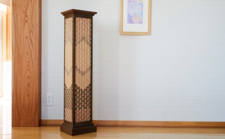 【卓越技能師の作品】組子の行灯（天然の埋もれ木：神代ケヤキ使用）