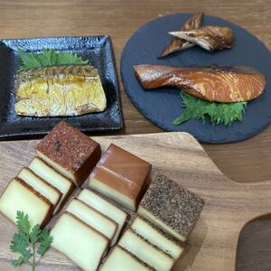 京都府城陽市 特選燻製詰め合わせセット 晩酌ギフトおつまみ(スモークチーズ 塩鮭 塩さば ささみ)【配送不可地域:離島】【1599615】